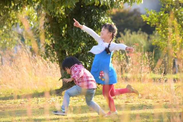 うちの子は自閉症なの 疑問に思ったら確認するべき自閉症の特徴的な行動とは Happy Mykids